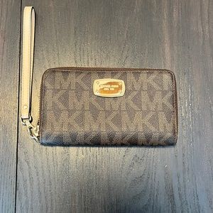 Michael Kors Jet Set Large Wallet & Wristlet